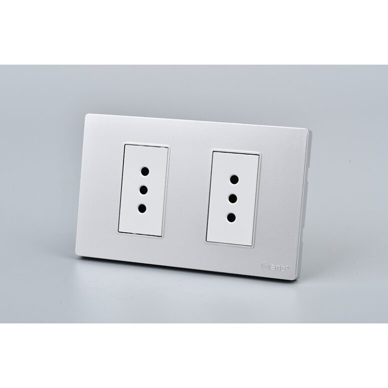 TOMACORRIENTE DOBLE MET 10A G+N 10PC