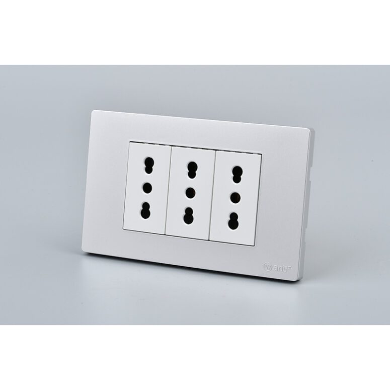 TOMACORRIENTE TRIPLE MET 16A G+N 10PC